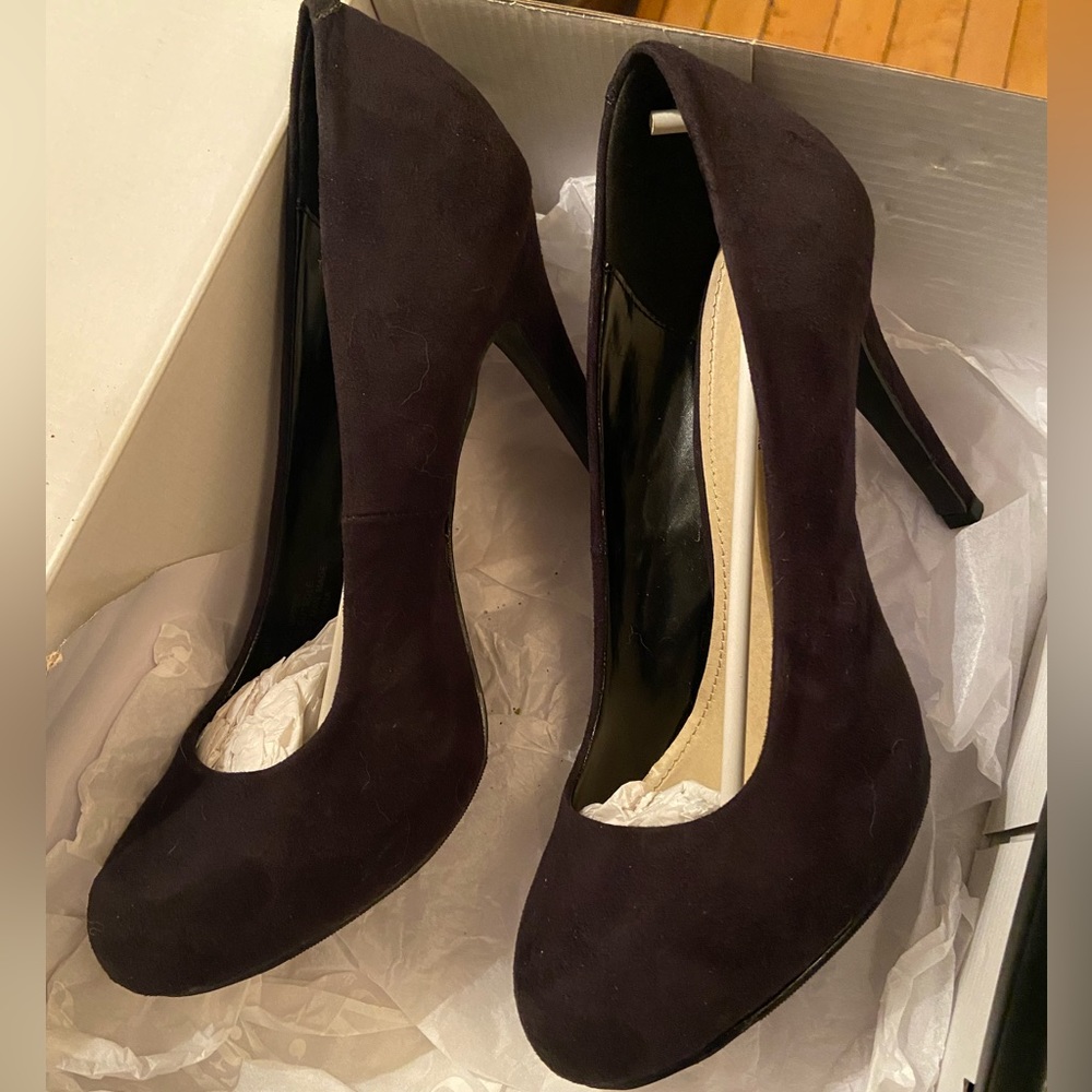 Olivie faux suede heels size 8.5